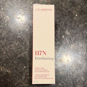 Clarins Everlasting Long Wearing & Hydrating Matte Foundation 117N Hazelnut
